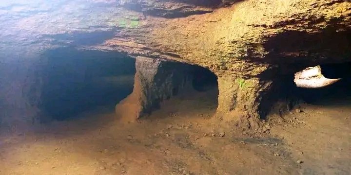 Benin_Construit's tweet photo. ⛳️ DOGBO, Bénin 🇧🇯 Le mythique village souterrain des « hommes à queue » de GOUNOUDOUDJI 🕳️🛖 https://t.co/uzIfJsCnxE