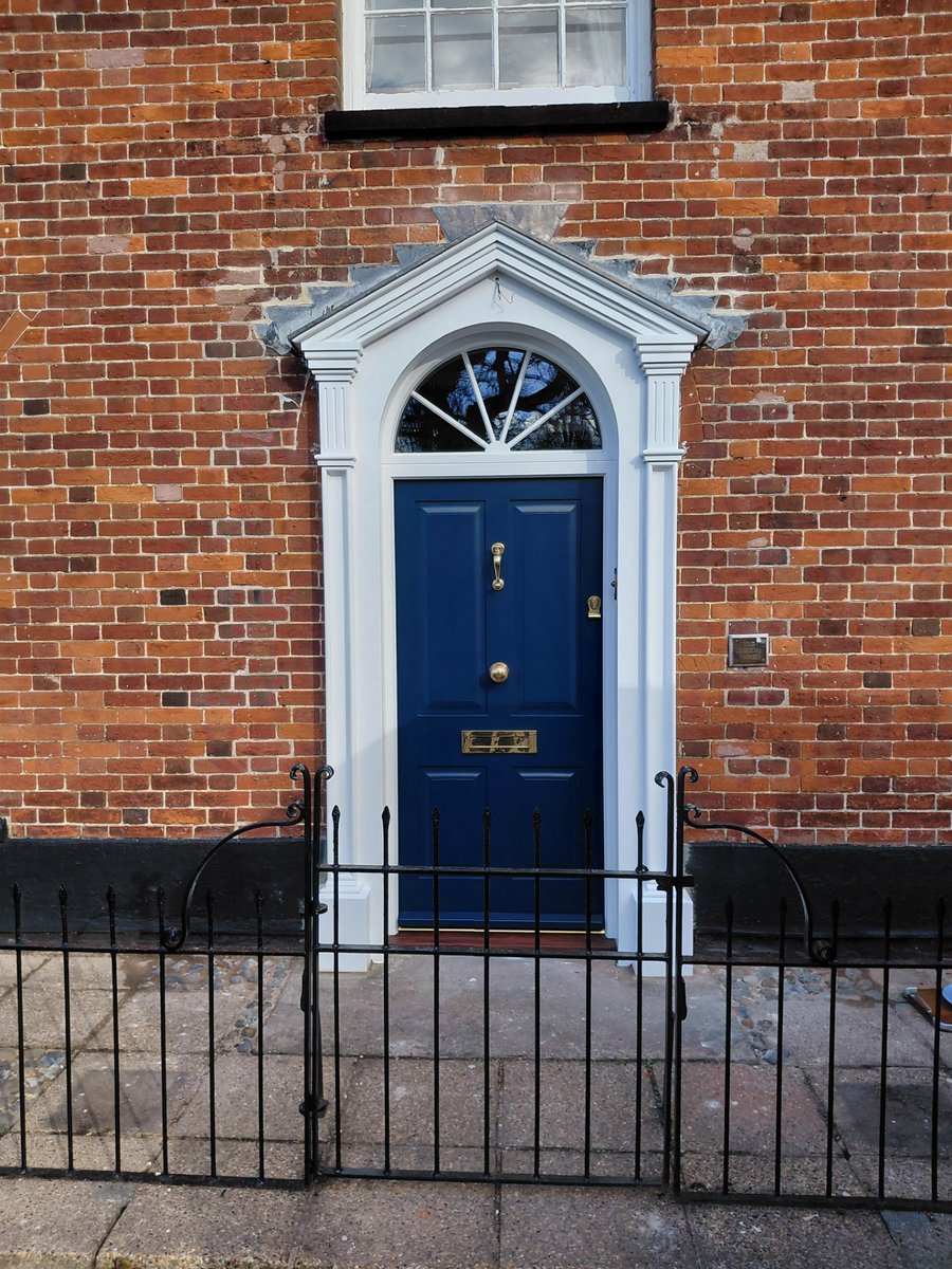 HarlestonJoiner's tweet photo. This incredible Front Door &amp; Frame set was manufactured and installed by us recently. 
This fully draught sealed and insulated set will be perfect for this property in all seasons. 
Fitted with From The Anvil ironmongery 
Decorated in Farrow &amp; Ball Hague Blue No.30
😍 https://t.co/lxRSCjuPag
