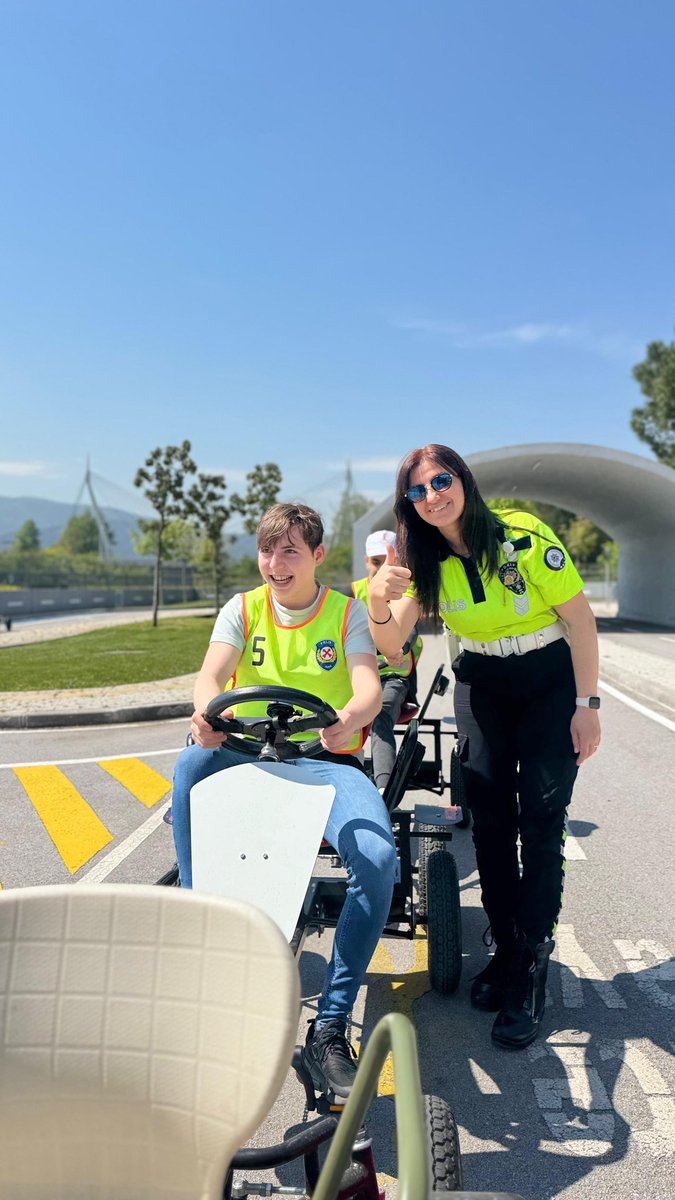 SaideEgt's tweet photo. Öğrencilerimizle birlikte Bursa Trafik Çocuk Eğitim Parkı'nda hem eğitici hem de keyif dolu bir gün geçirdik. 🚦🚗
Trafik kurallarını eğlenerek öğrenen öğrencilerimiz, araç kullanma deneyimiyle unutulmaz anılar biriktirdi. 💙🌟 
@MebOrgm 
@bursailmem16 @yildirimilcemem https://t.co/Qgn6LlOjyu