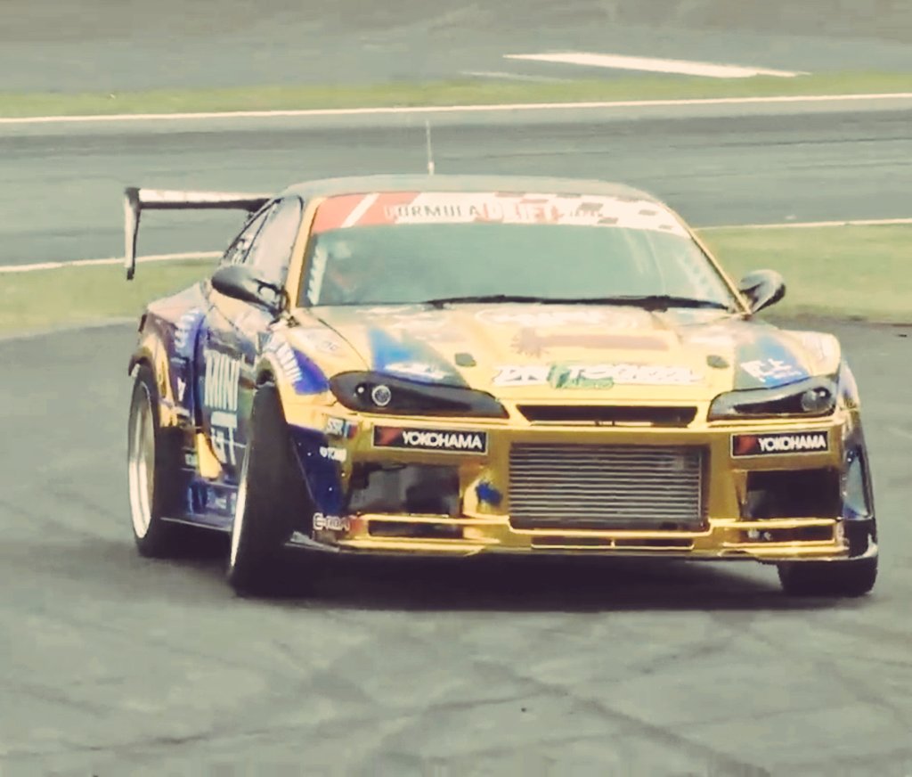 SS23812435's tweet photo. 富士でも素晴らしいドリフトユキオ選手その2
#FDJAPAN #faustodriftschool #yokohamatire #kazamaautoservice #MINIGT #LOVCA #ssrwheels https://t.co/8hMDqbgeZ4