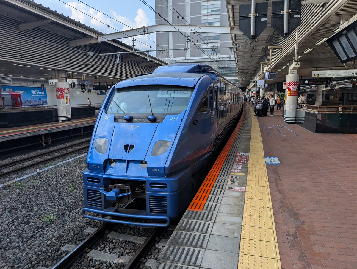 pappy0717's tweet photo. 今回の旅は全行程をレンタカーにしたので、乗り鉄が一切できなかった。
博多駅でせめてもの鉄分補給。

つばめに乗って九州縦断の旅もいいな。 https://t.co/dGH7EBnkXo
