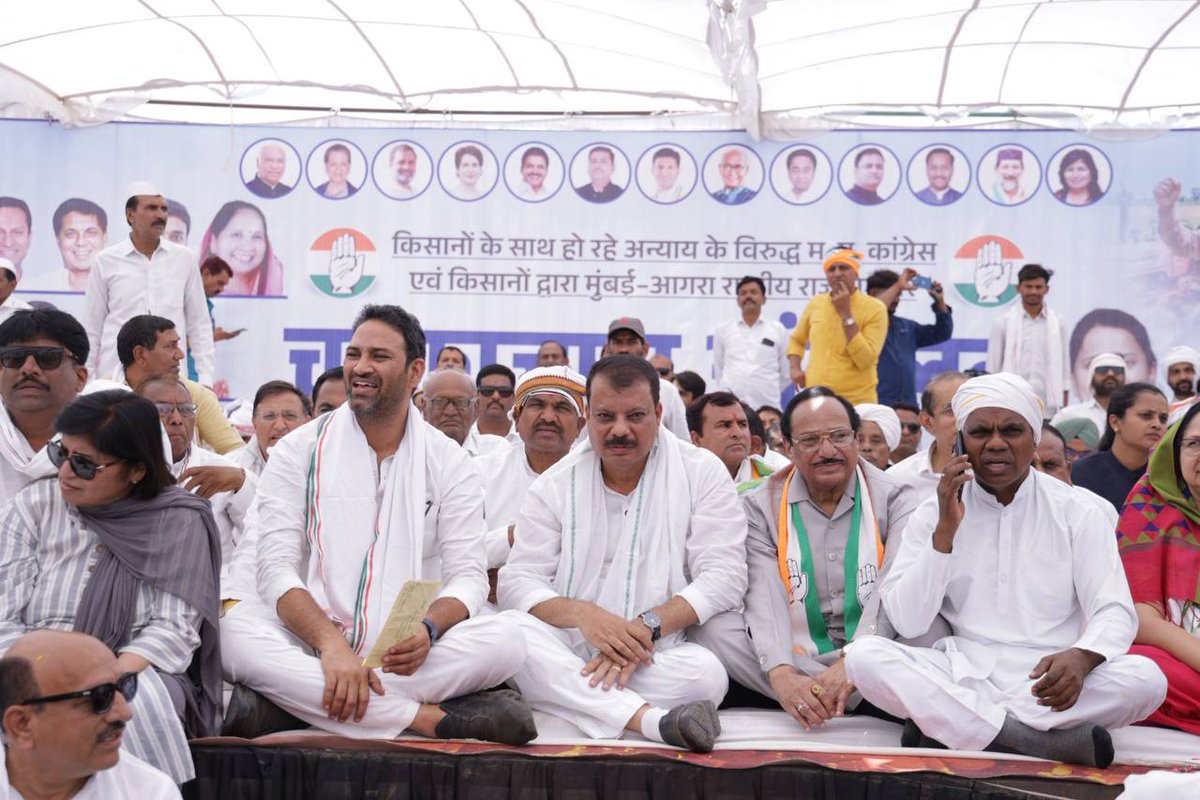 यह कांग्रेस का नहीं, अन्नदाता के सम्मान का आंदोलन है।

प्रदेश में किसानों के साथ हो रहे लगातार अन्याय और अत्याचार के खिलाफ आज मुंबई–आगरा राष्ट्रीय राजमार्ग, खलघाट पर किसानों ने अपना आक्रोश बुलंद किया। क्या भाजपा सरकार किसानों की आवाज़ सुनना नहीं चाहती?
किसान अपनी फसल का उचित दाम,