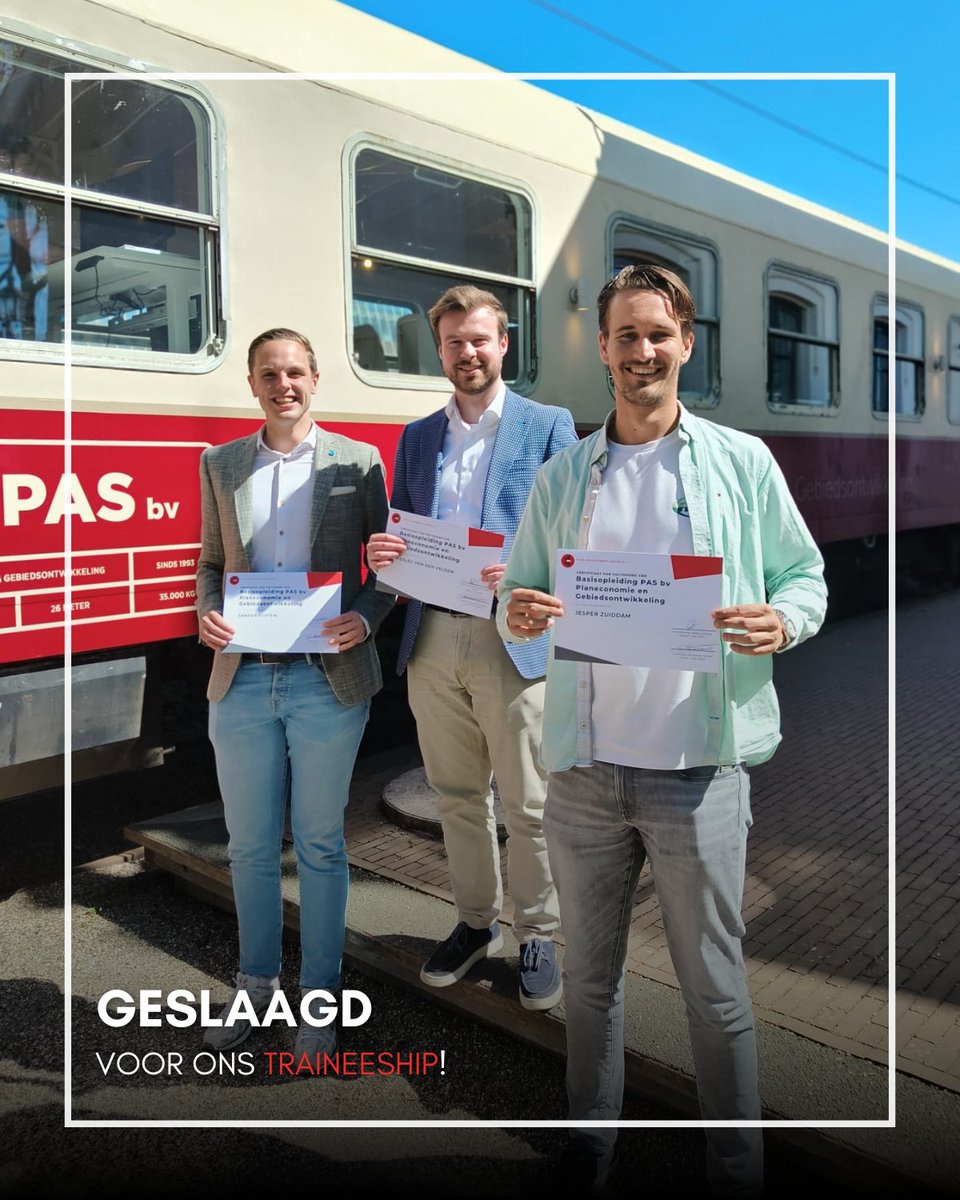 PASbv's tweet photo. Vorige week hebben Wesley van der Velden, Sander Echten en Jesper Zuiddam met succes hun #eindpresentatie gehouden en hun #diploma van de PAS Academy in ontvangst genomen! 🎓 Dit betekent dat zij nu volgens onze PAS academy volwaardig #planeconoom zijn.

Gefeliciteerd mannen! 👏 https://t.co/HgCjQq4gNs