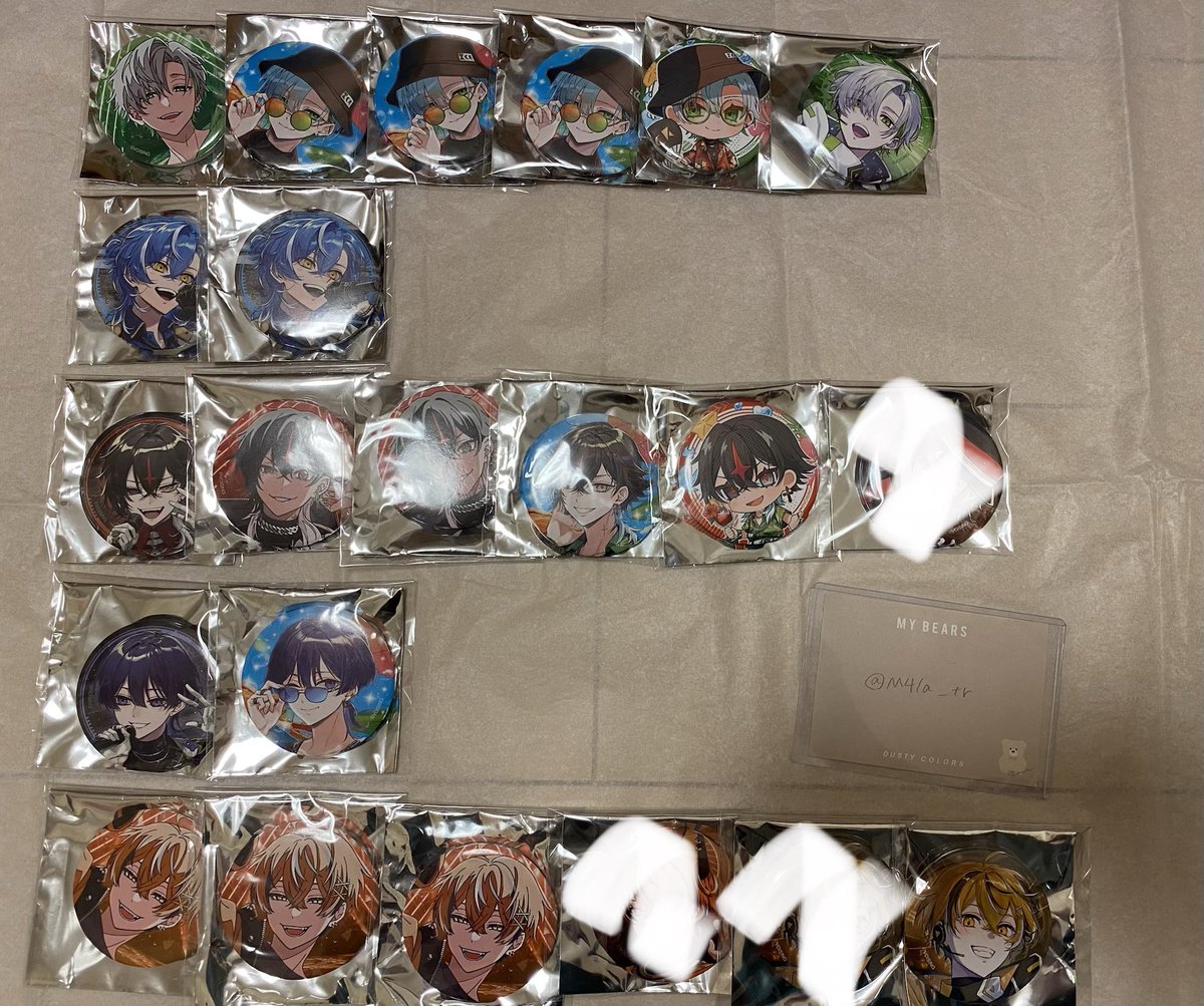M4la_tr's tweet photo. 【求】OF🧷(缶バ、紙) 
【譲】画像の物

郵送 or 大阪公演手渡し
交換＞買取、譲渡

郵送による買取譲渡はPayPayのみ
#クロノヴァグッズ交換
#クロノヴァグッズ買取
#クロノヴァグッズ譲渡 https://t.co/cbkc5geDZb