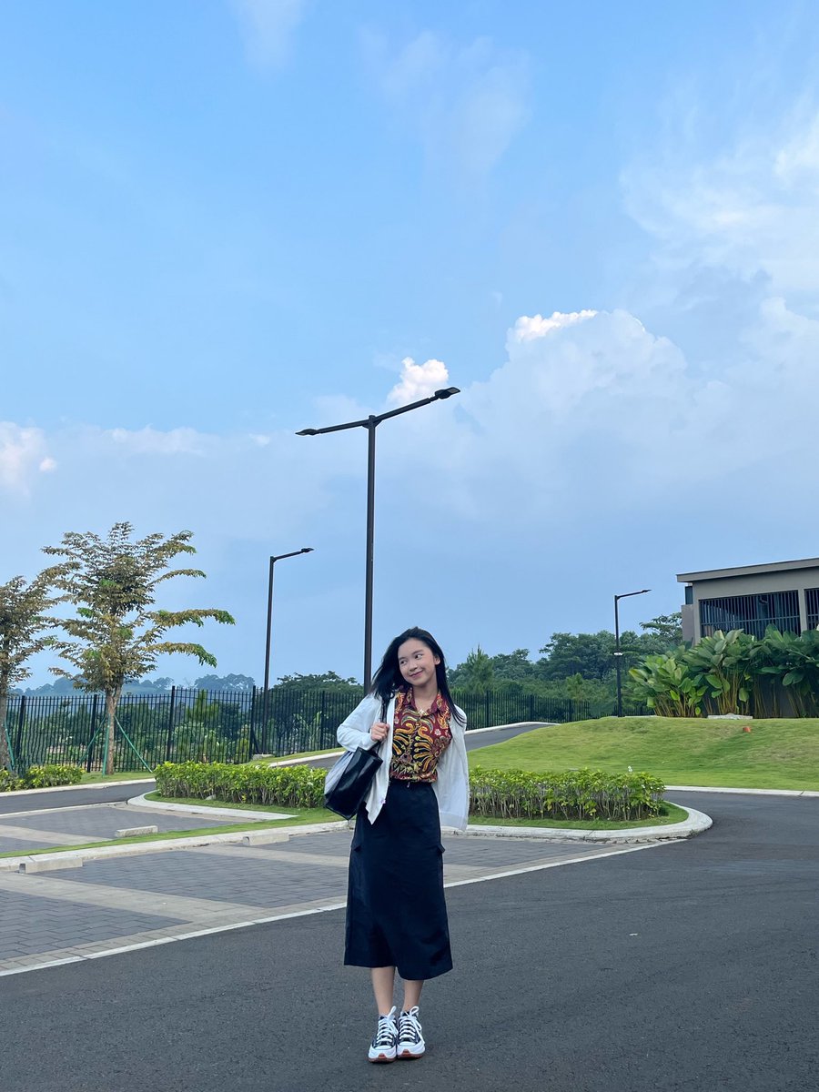 dedek pulang sekolah langsung nongkrong🤍