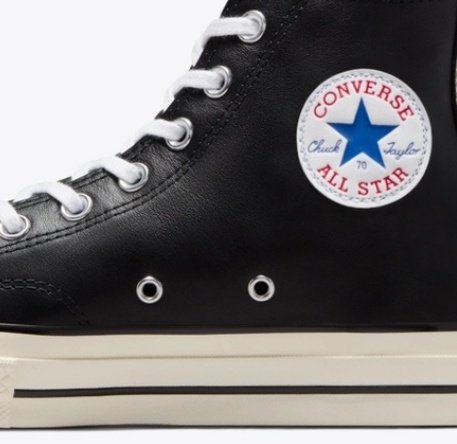 bmyenha84760's tweet photo. It's Converse Chuck 70 High top leather sneakers 
From all numbers, Hee decided to wear a pair of sneaker of no.7
Fucking SEVEN 
Let's take it as Hopium y'all 😭🫂 https://t.co/BKMnRfdM7N