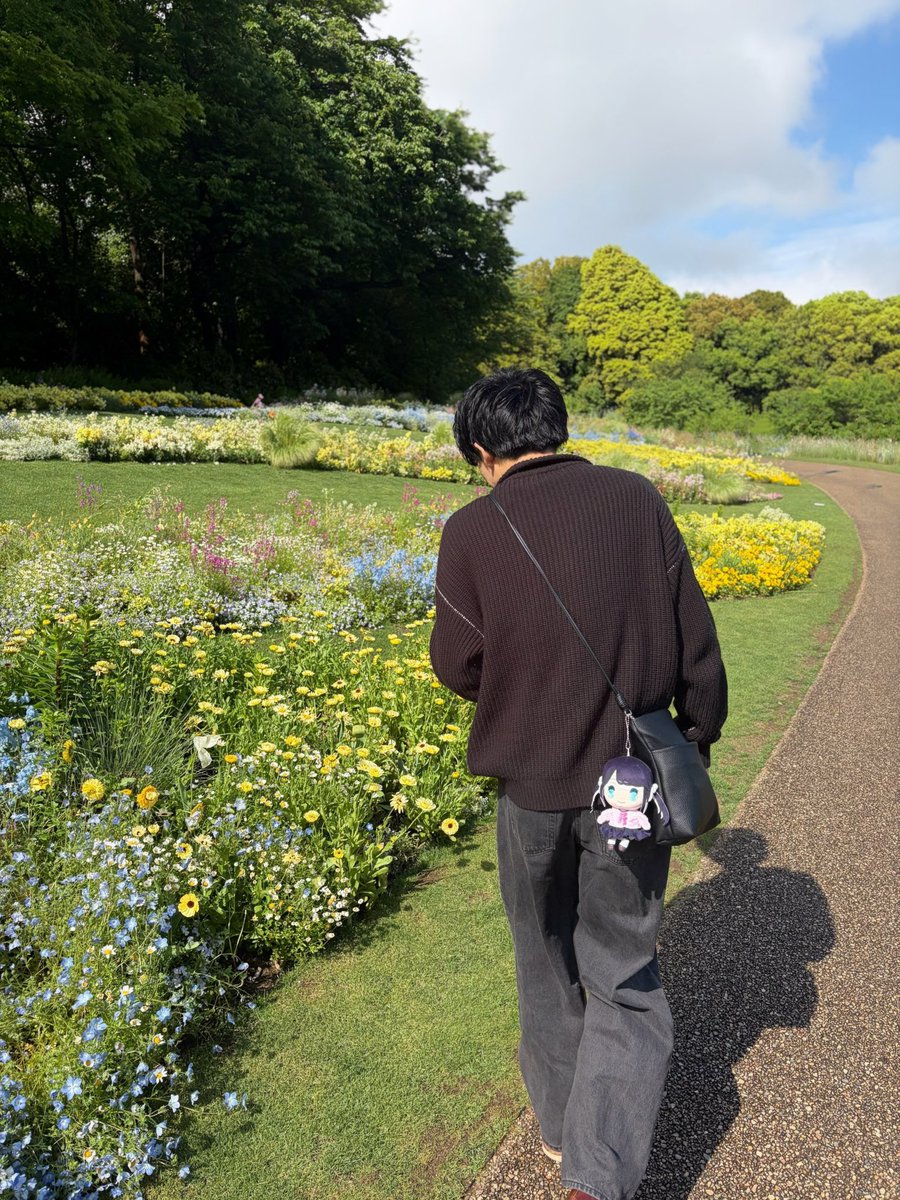 TSM_Mashu's tweet photo. なずぴとすみーを連れてお花畑行ってきた^^
 #なずP  #花芽すみれ https://t.co/OguyQEIFm8