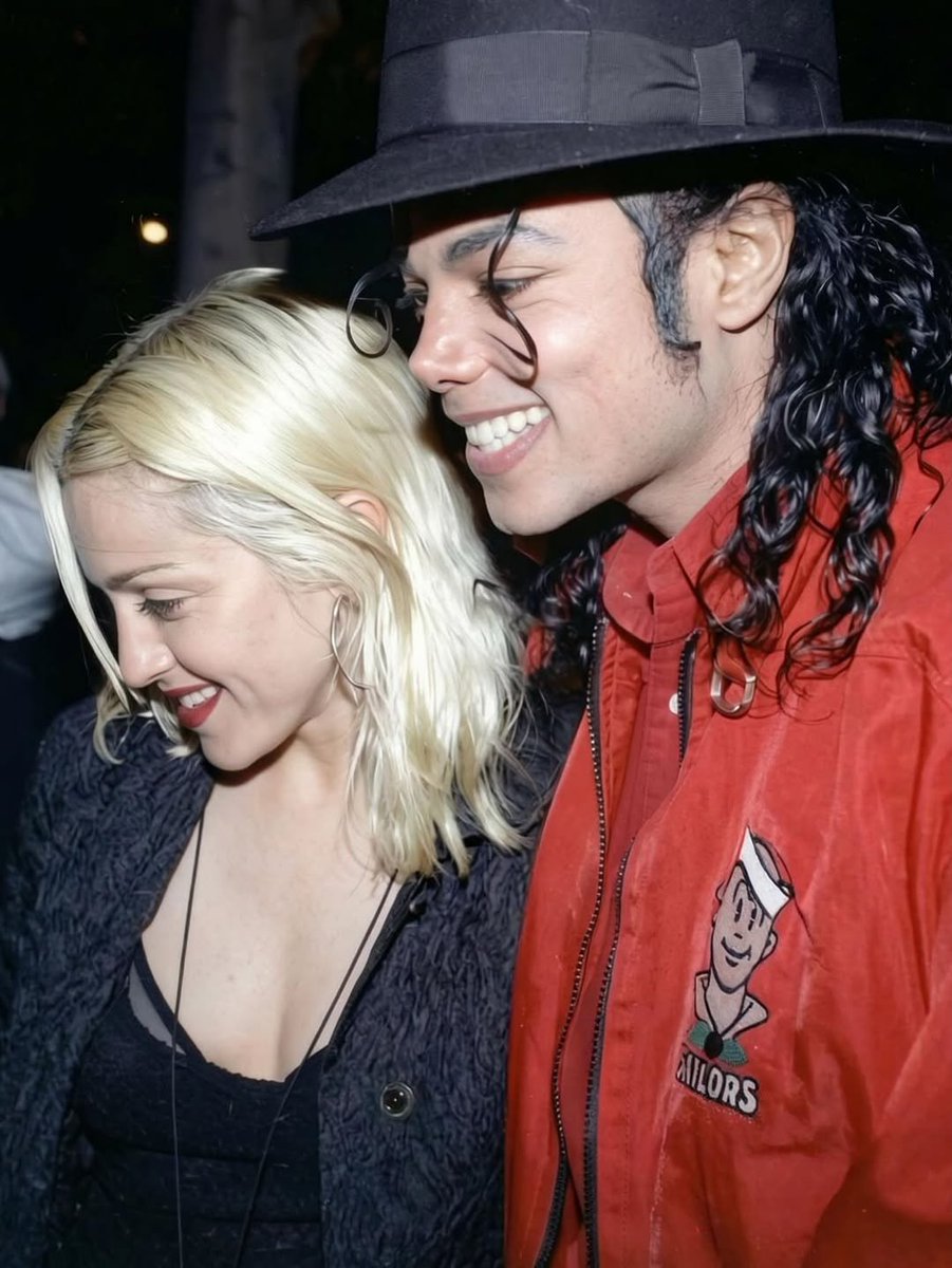 Manlike_Solz's tweet photo. In 1991, Michael Jackson and Madonna were photographed at the Ivy Restaurant in Los Angeles. https://t.co/U9eYusvHXg