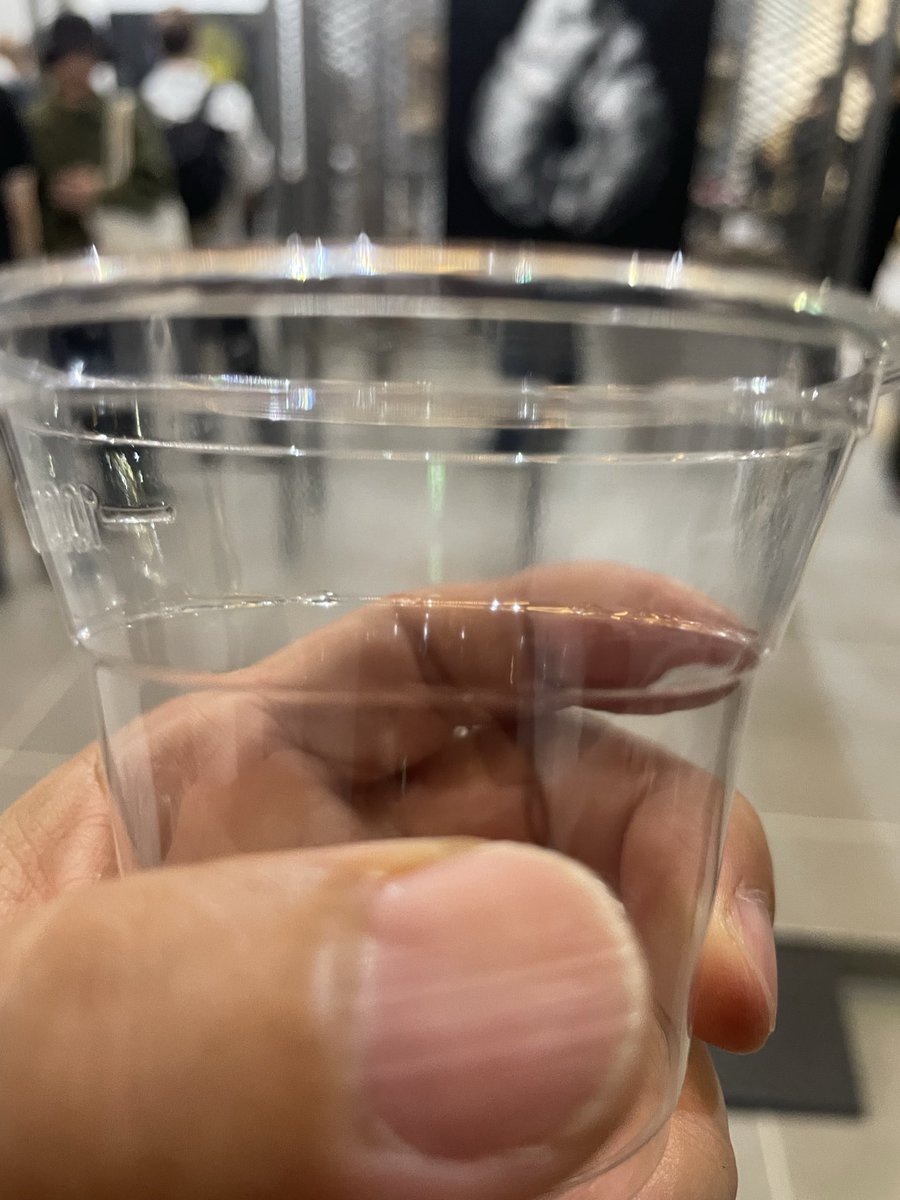 FORJAPAN_2023KJ's tweet photo. 渋谷でアートイベントにお邪魔してます。

まぁ飲んでますけど、

アートとなると著名アーティストのMVやジャケ写など撮影されている作家さんもいらっしゃるので、気安くお邪魔すると身が引き締まるナウというやつ😓 https://t.co/rd1QYJqkcg