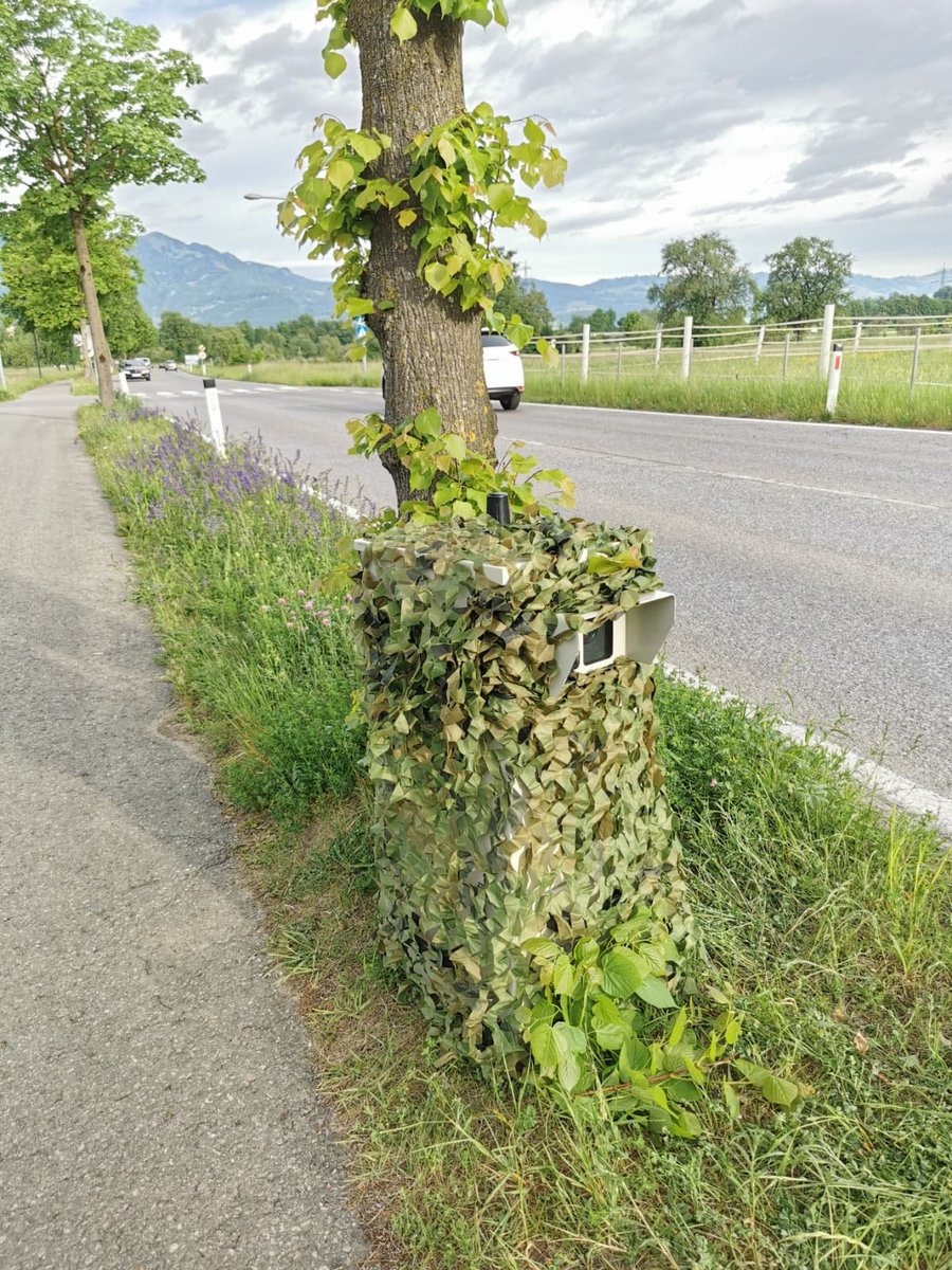 devnul's tweet photo. SOLCHE Radarboxen dienen nicht der Verkehrsicherheit sondern REIN ZUR GELDBESCHAFFUNG der Gemeinden! 🤬🤬🤬
#rankweil (von den 3(!) Radarfallen in einer nun 30er Zone (Dürne) und einer Radarbox in einer 20er(!!!) Zone ganz zu schweigen. Rankweil --- dazu gibt es keinen Kommentar) https://t.co/gRLj8YgJmW