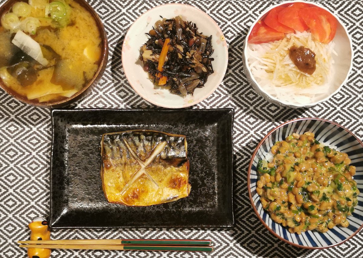 🕖️夜ごはん☁️
・鯖の塩焼き
・ひじき
・大根サラダ梅肉添え
・お味噌汁
・納豆ご飯

お味噌汁に桂剥きにした大根の皮入れた😌
卓球はカットマンが好きっ🏓