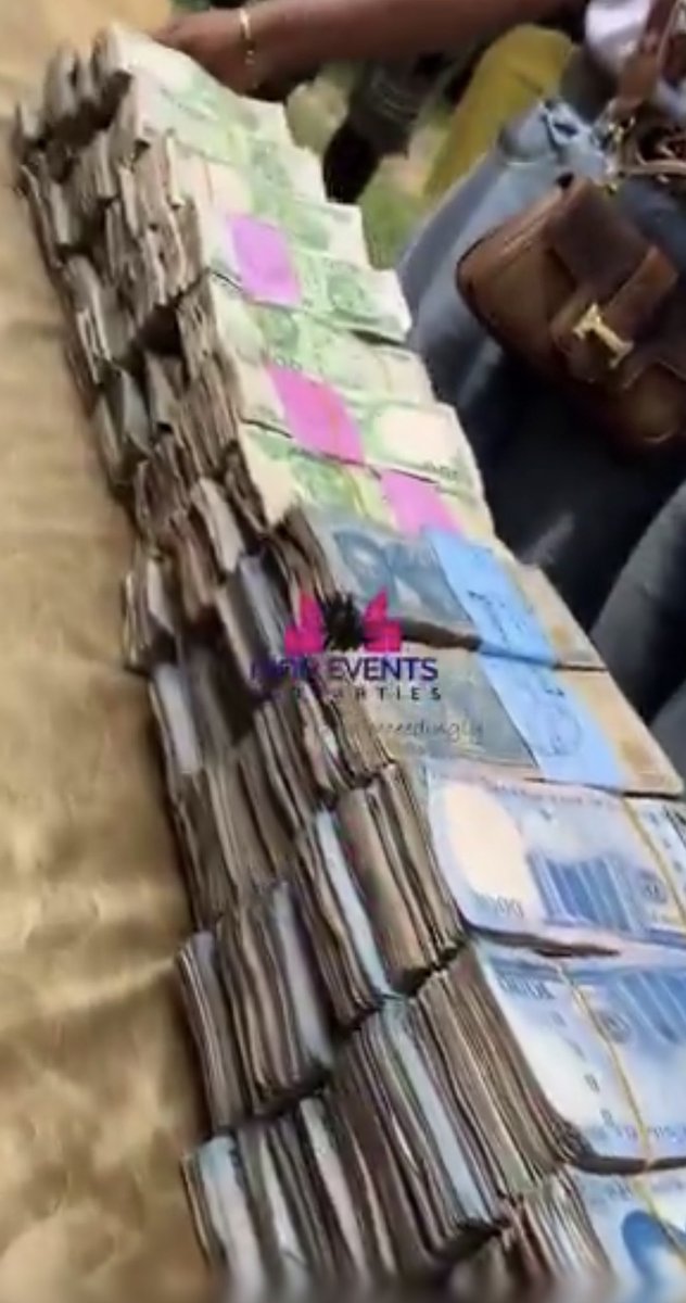 Nigerian youths, wearing T-Shirts customized with Tinubu’s campaign logo and slogans, were sharing money in public and collecting the recipients’ PVC details in exchange.

The entire country is quiet. We are not bothered that this criminality is happening in broad daylight!✍️