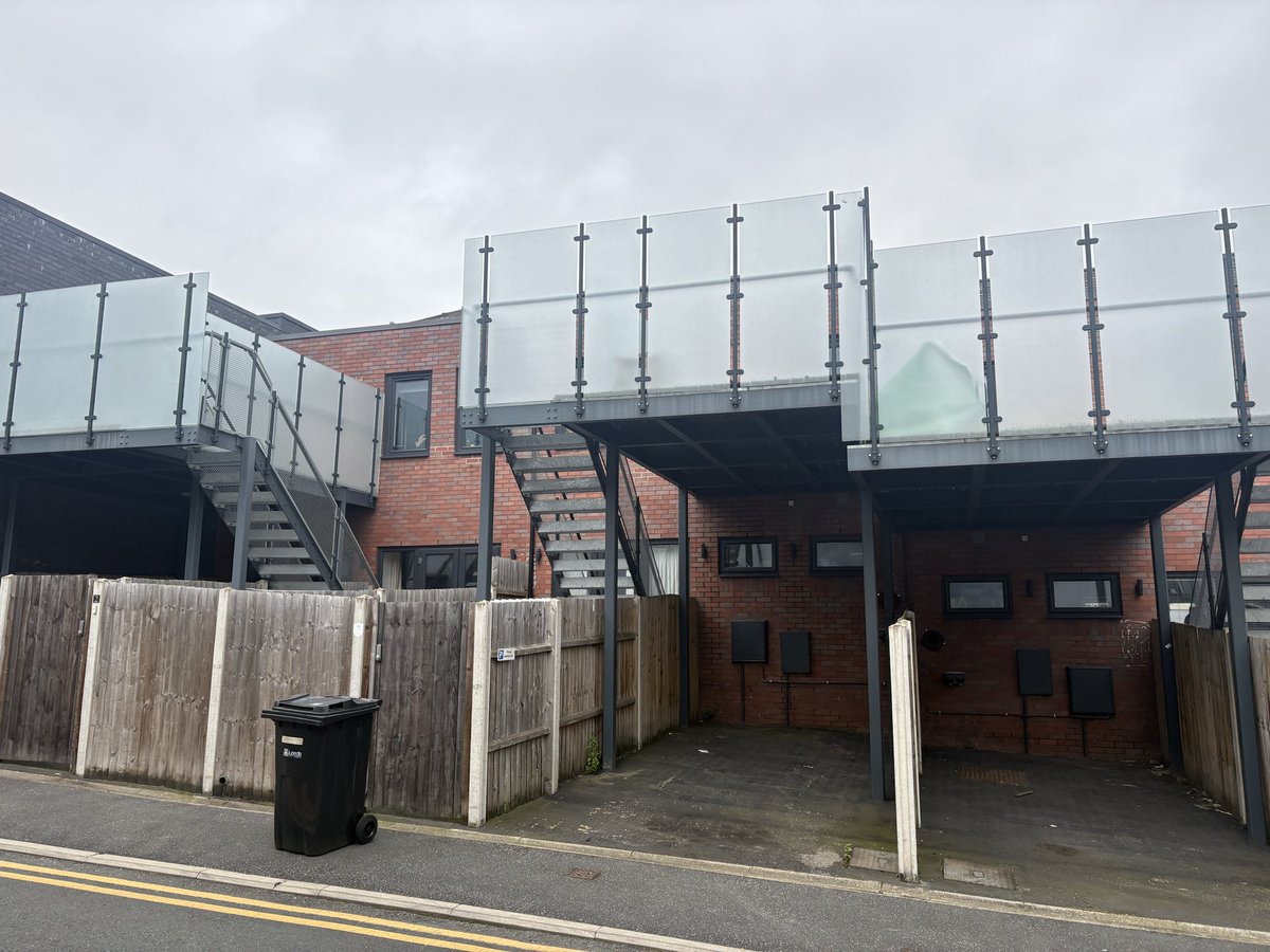 PresleyProperty's tweet photo. Saw these jazzy concepts in Leeds recently…

These houses are just on the outskirts of the city centre, where space is at a premium.

So raise your garden on stilts, park your car underneath! https://t.co/XffU9YqPTm