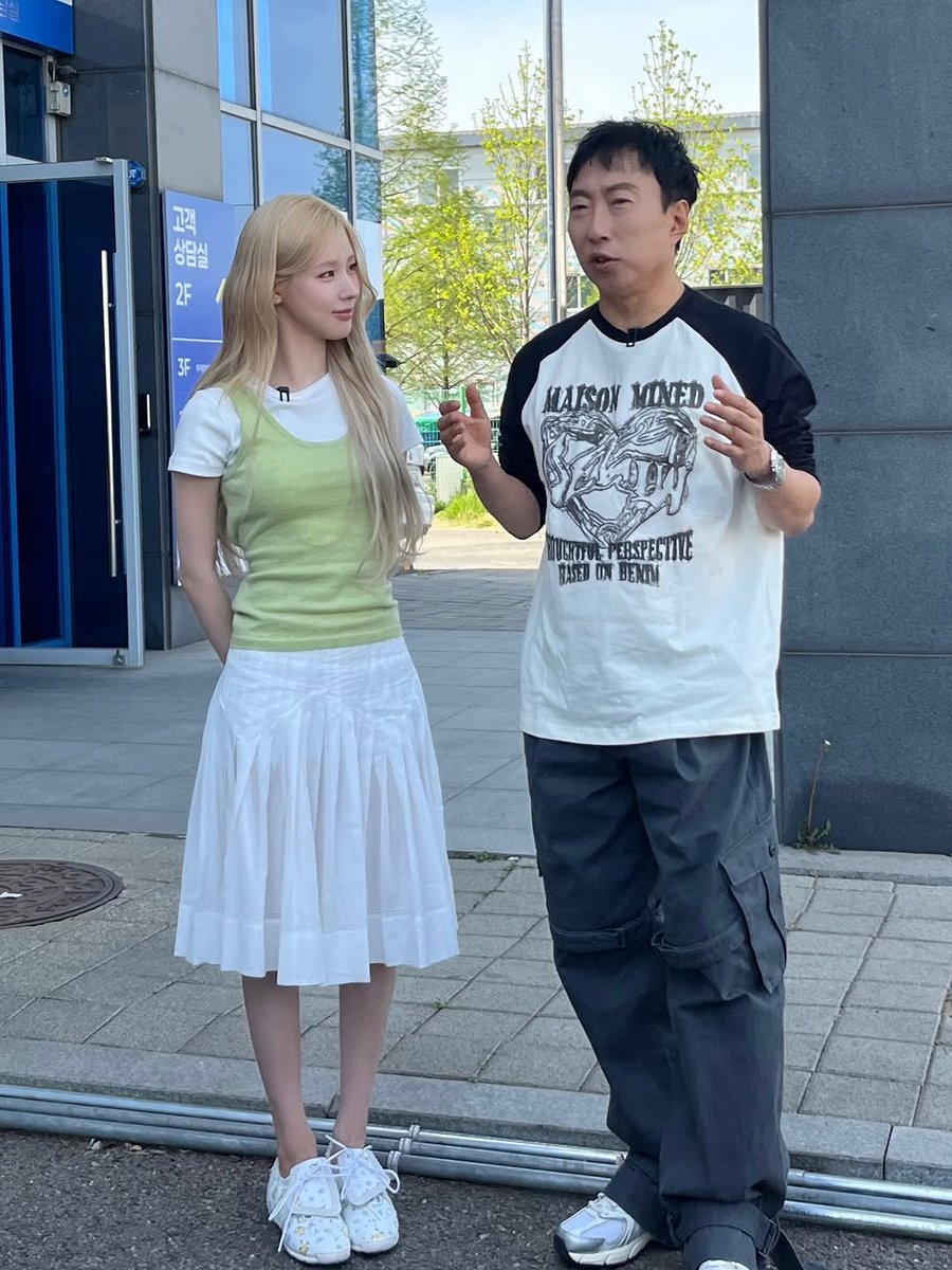 쨘 tweet media