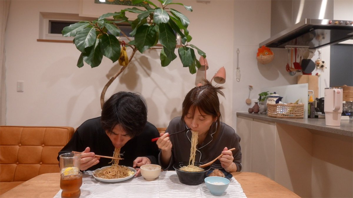 h_tatsuya522's tweet photo. 最後の2人時間、ここぞとばかりに2人で夜更かししてる https://t.co/dkhecNHLJU