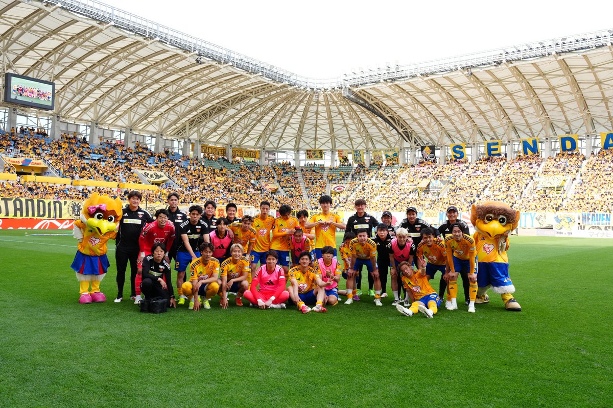 hayashi_akihir0's tweet photo. 5月7日の今日39歳になりました🤝
仲間にも恵まれて充実しています🙌
そしてサッカー選手 林彰洋 まだまだ成長できると自分に期待してます😁
今年もよろしくお願いします‼️
#thankyou
#林彰洋 https://t.co/nhwOjDeNUh