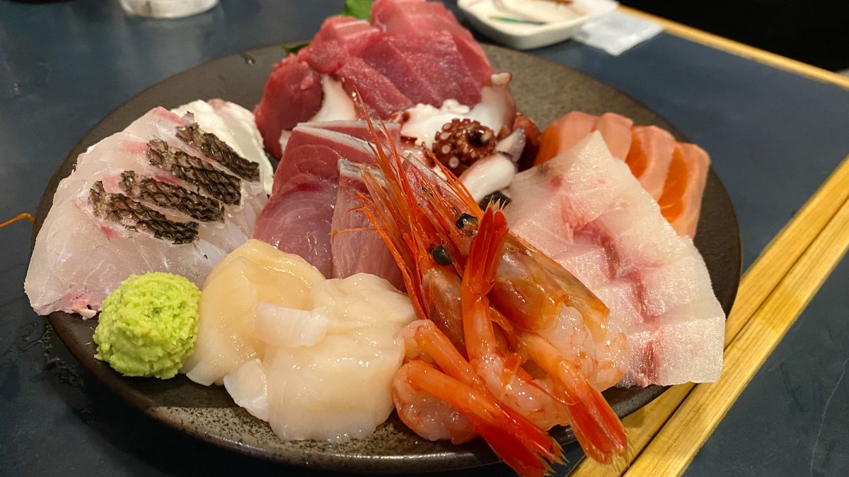 sikuto_mog's tweet photo. ちぇけ/神田

日本酒好きの天国はここでした🍶
お通しは思えぬクオリティのお刺身。そんで酔っ払い海老、なめろう、蛍烏賊、あらゆるつまみの味付けが日本酒好き向けに最適化されてて美味すぎ飲めすぎる！上手く説明出来ないけどとにかく行けば絶対わかるはず。美味な海鮮&amp;日本酒好きは今すぐちぇけ‼️ https://t.co/uVsKRetjQL