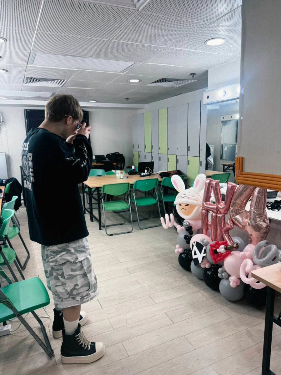 팔 tweet media