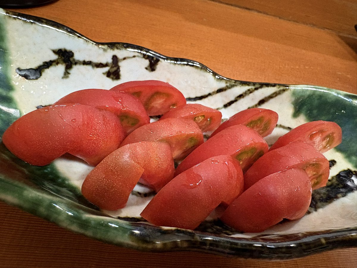 dbsora's tweet photo. 地元産の好物の塩トマト🍅 https://t.co/pTgv90bXTC