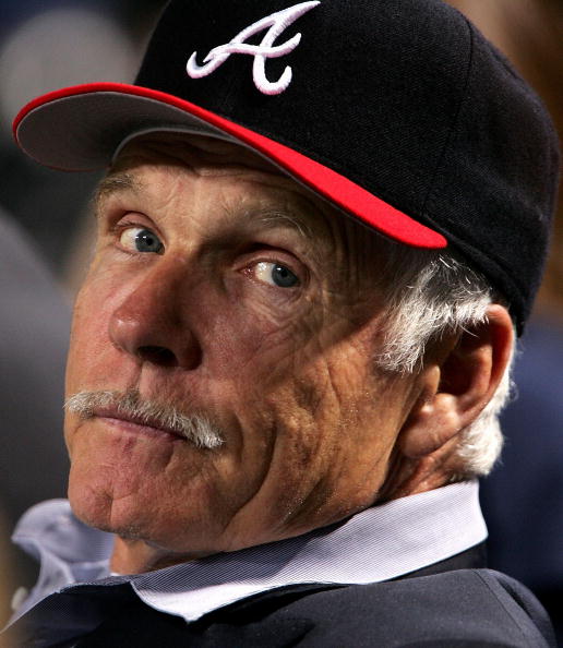 BaseballDigest's tweet photo. We remember Ted Turner, Atlanta Braves owner, 1976-2007; media mogul and philanthropist. Franchise won World Series in 1995. Managed one game in MLB in 1977. "I don't want to see any more headlines calling Atlanta 'Loserville USA.' I want to see 'Winnersville USA.'" #RestinPeace https://t.co/cEESiwSnPf