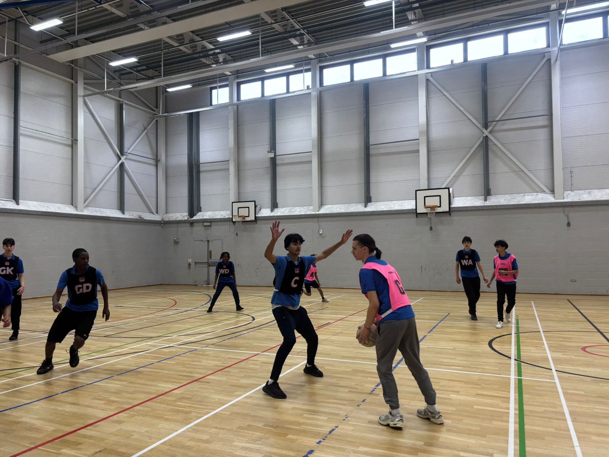 PrestonManorSch's tweet photo. Shoutout our #Year10 and #Year11 #GCSEPE boys for their friendly #netball fixture. The #KS4 students are keen to improve their passing, defence and footwork skills in a #competitive match. The #interceptions and #shooting were great! 🏐👏🏽🤩 #Teamwork #Pivot #Communicate #Sport https://t.co/u2qQZ6tXsb