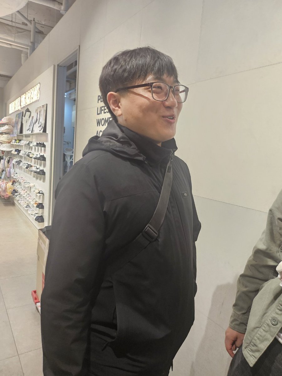 이미 시드는 있지만 새로운 쌀먹을 위해 이번주는 부산홀을 나갑니다
모든 길은 저로 통하고 제가 정답입니다
저처럼 잘 나고 싶으신 분들은 제 비밀자기관리노트를 참조해주세요
감사합니다