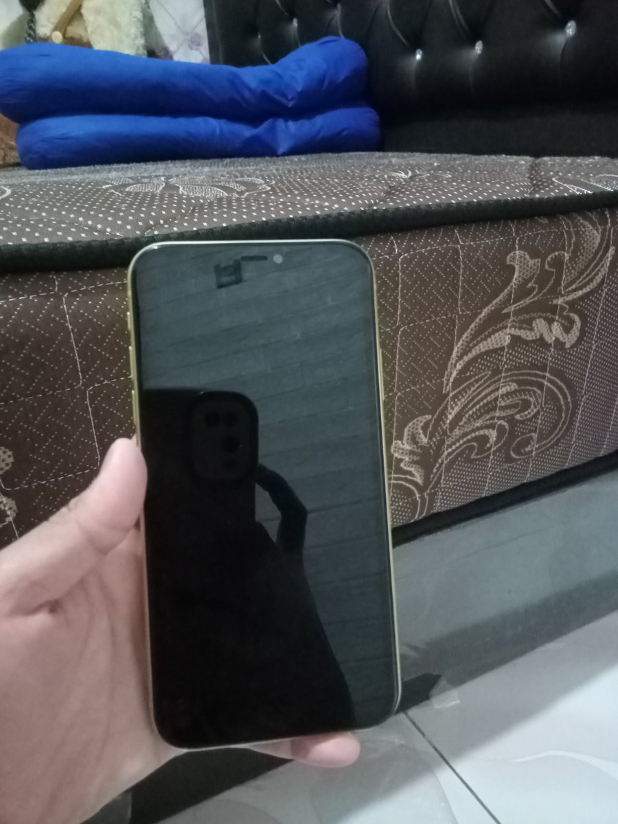 cociolz's tweet photo. want to sell
Iphone 11 inter( ex pstore )
64gb, bh 100%
kelengkapan : dus, hp&amp; charger
lokasi : tangerang selatan
price:2,9jt
minus : ic kamera depan, selebihnya normal bisa diliat di pict
wa :085717656697

#wts #iphone11 #jual https://t.co/NBnSxrJgMz