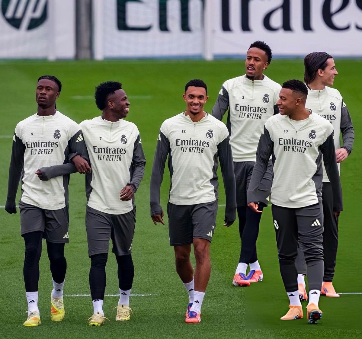 madridistahoy's tweet photo. 💣 Los entrenamientos con Arbeloa son CERO TÁCTICA, ejercicios que les GUSTEN a los jugadores y que sean DIVERTIDOS.

🚨 Todo ello para favorecer que NO haya MALOS ROLLOS. 

ℹ️ @Rodra10_97 vía @inakiangulo https://t.co/cZ5KKhFfFf