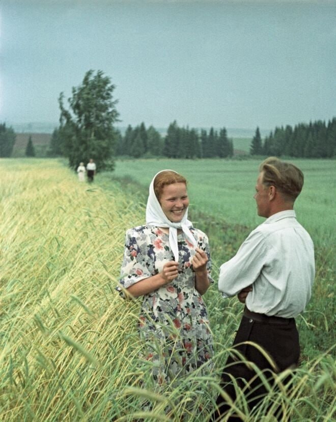 kievitter's tweet photo. Молодежь колхоза "Красный Октябрь" Кировской области, 1955 год. https://t.co/b28pcgy4pV