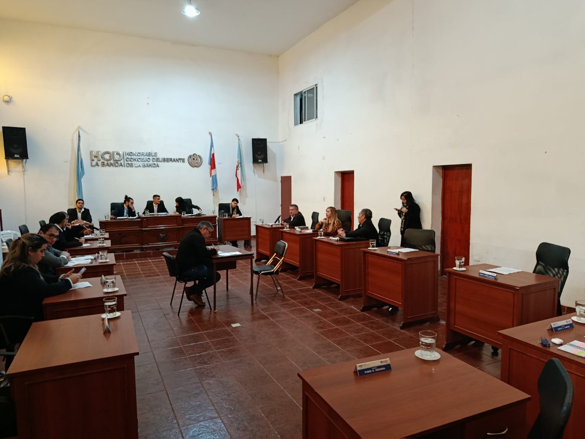 concejosenred's tweet photo. 📍 La Banda #ConcejosEnRed

👉🏾 Se aprobaron proyectos en sesión ordinaria 

Entrw ellos se otorgó un reconocimiento a Rubén Escobar Escamilla conocido como Ben Gómez por su destacada labor como proteccionista de animales. 

https://t.co/2GasEffVqr https://t.co/D57Wxg8WQS
