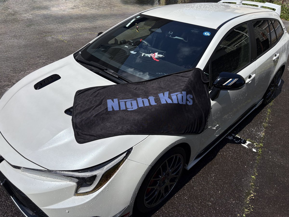 siropagusienta's tweet photo. 天気良かったから洗車✨
ＧＲボンネット裏側もピカピカ✨
Night kidsの洗車タオル、
給水気力バツグン😆
拭き上げ楽々🎵
#洗車　#Night kids #ＧＲボンネット #カローラツーリング https://t.co/T6tWSEFmDQ