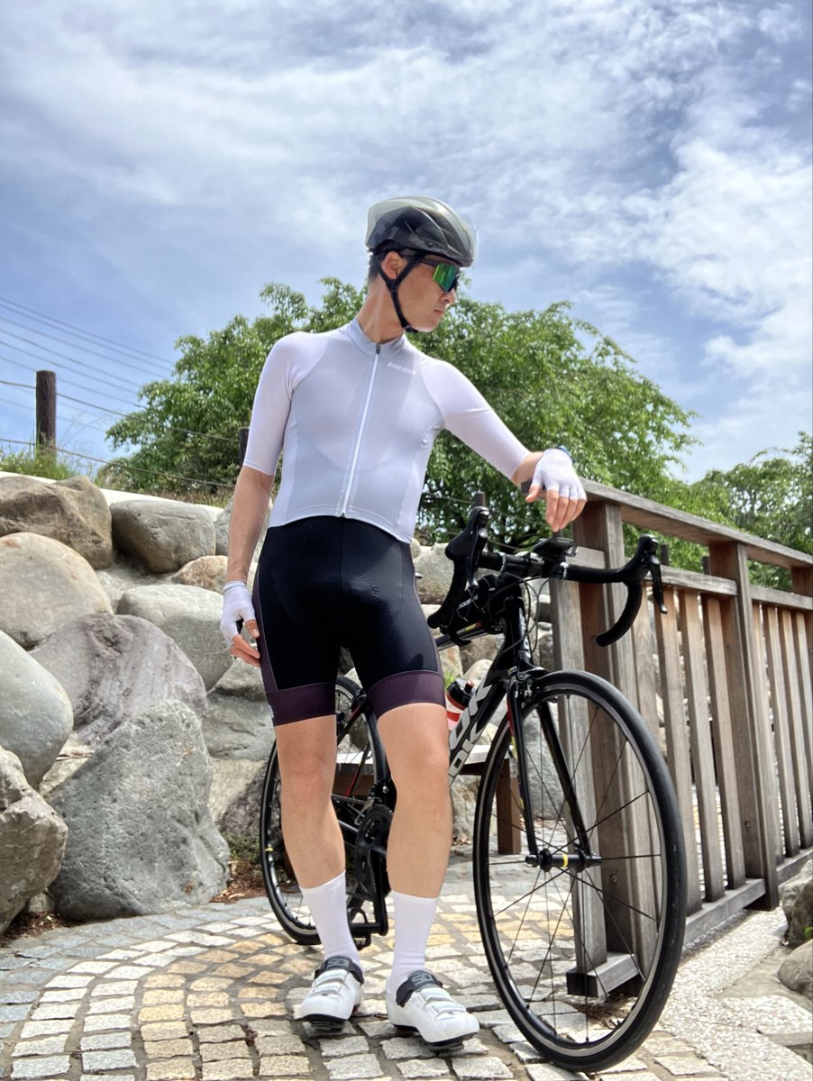 ちょっと脚をいじめたくて、今日は椿ラインと箱根ライド🚲

登坂長くて辛かったです😇

途中少し休憩入れて無事に大観山まで辿り着き、芦ノ湖の眺めを見る事が出来ました😊
新緑と湖のコントラストが綺麗です

富士山は雲で見え隠れ☁️