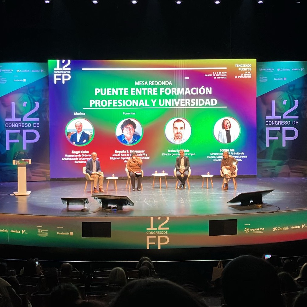 HumanAI_Tech's tweet photo. Hoy @benitobeni5 está en Santander en el #12CongresoFP bajo el lema #TendiendoPuentes.
Un espacio para reflexionar sobre cómo la FP conecta inclusión, empleo, orientación e innovación educativa.
En @HumanAI_Tech apostamos por una #IA al servicio de las personas y la educación. https://t.co/GeFWDA3ns5