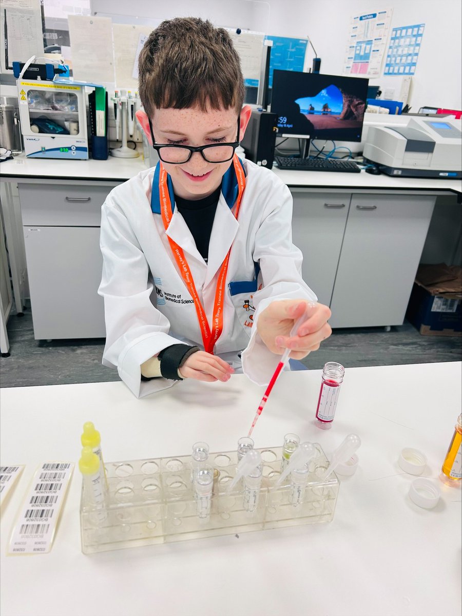 HarveysLabTours's tweet photo. Isaac and Isla recently visited the Blood Sciences laboratories at Dumfries and Galloway Royal Infirmary for their Harvey’s Lab Tour, where they took part in fake sample making, colourful reaction experiments and microscopy activities.

https://t.co/8qyKLnxqHZ https://t.co/Axh7i9sgAm