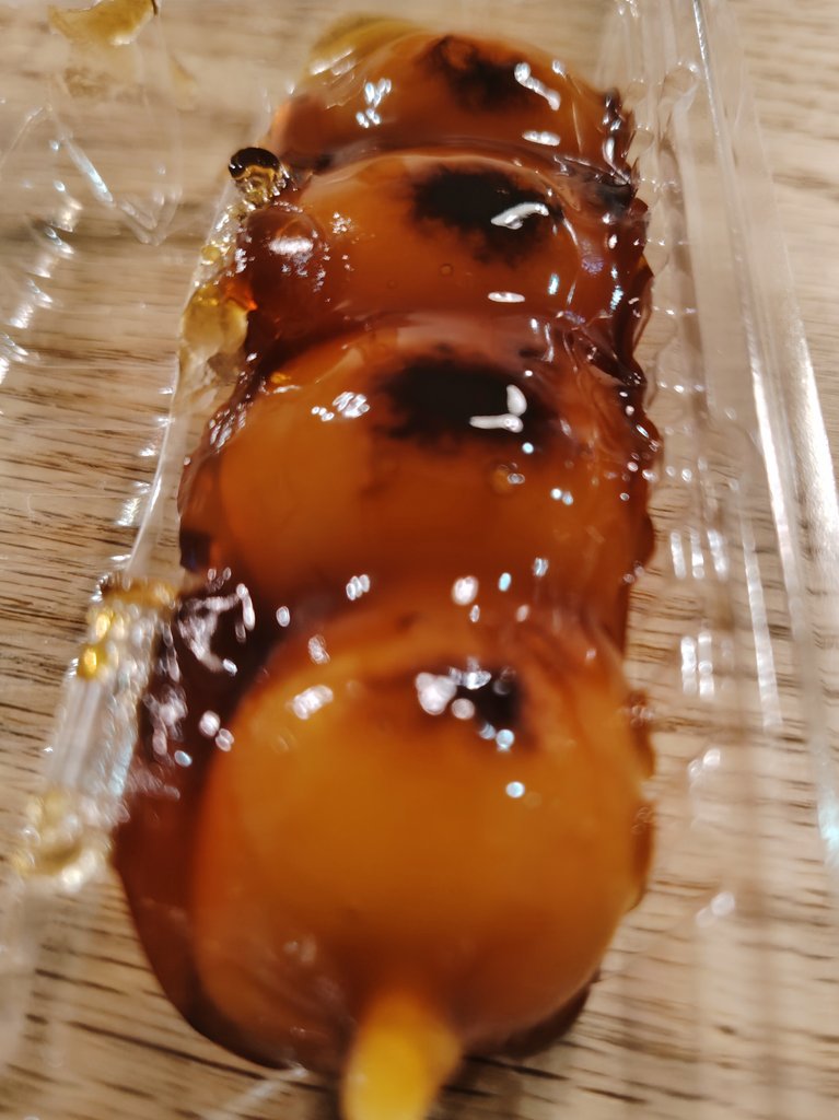 スーパーの3本で105円のみたらし団子👍️