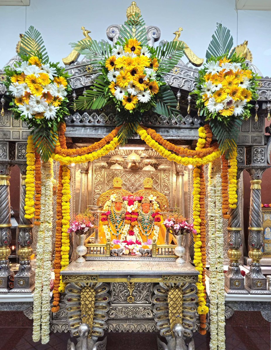 माँ आशापुरा मंदिर भुज।। 
आज के दिव्य दर्शन। 

जय माता दी।। ❤
जय माँ आशापुरा।। 🙏

જય શ્રી આદ્યશક્તિ આશાપુરા માઁ નમો નમ: ।। 🙏