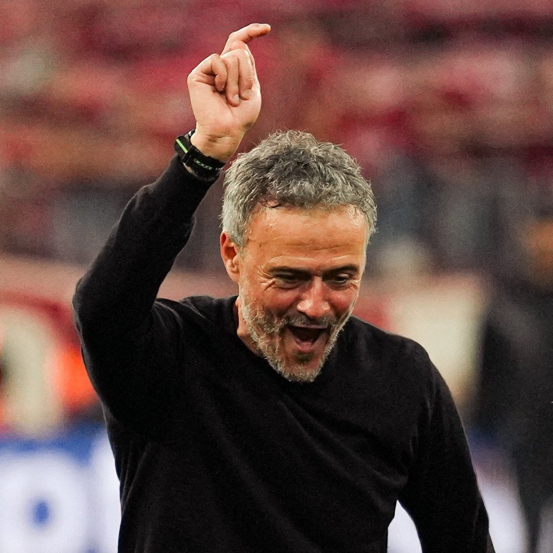 Luis Enrique é um GÊNIO.

O técnico do PSG orientou Matvéi Safónov a cobrar propositalmente todos os tiros de meta pelo lado direito de ataque do Bayern de Munique, forçando arremessos laterais dos bávaros.

A intenção era sobrecarregar aquele setor, colocar dois jogadores em