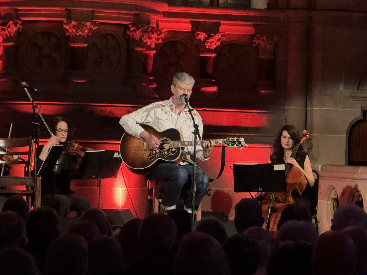 Overourwall's tweet image. 🫡 Gave our ears ( and eyes) a treat at Cottiers Glasgow attending night 1 of the @jamthrawn residency. 
🎤 James G never sounded/played better 
🎻 🎸 Complimented beautifully by The Hallelujah String Quartet &amp;amp; Rob McLaughlin
⛪️ In the perfect venue too 

Loved it 😊 

#gigs