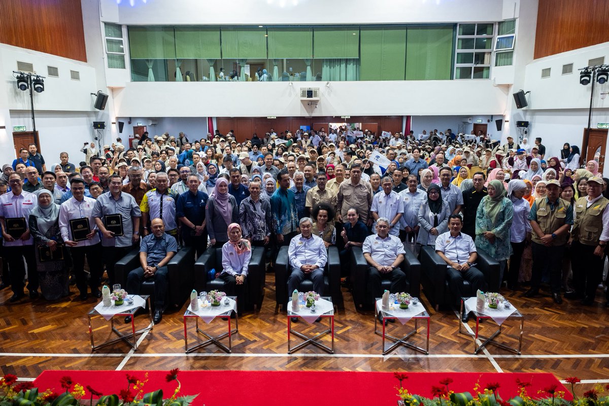 DrZahidHamidi tweet picture