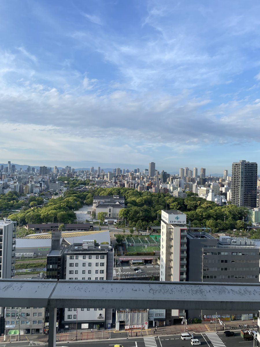 monyunya's tweet photo. 最近、陽が長くなってきて嬉しい☺️

病院15階からの光景もあとわずか！！ https://t.co/msRI7qOIm3