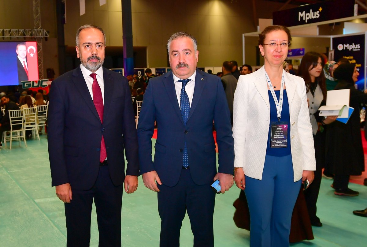 VAN YYÜ tweet media