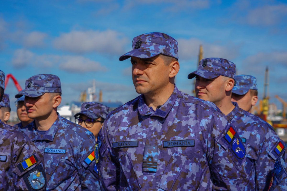 MApNRomania's tweet photo. Fregata „Regina Maria”🇷🇴 a plecat joi, 7 mai, din portul militar Constanța, pentru a participa la Operația  EUNAVFOR MED IRINI, desfășurată în Marea Mediterană, sub egida Uniunii Europene🇪🇺.
Este a cincea contribuție a 🇷🇴 la această operație.
https://t.co/IMh2Na6W1y https://t.co/FhfNq42FuG
