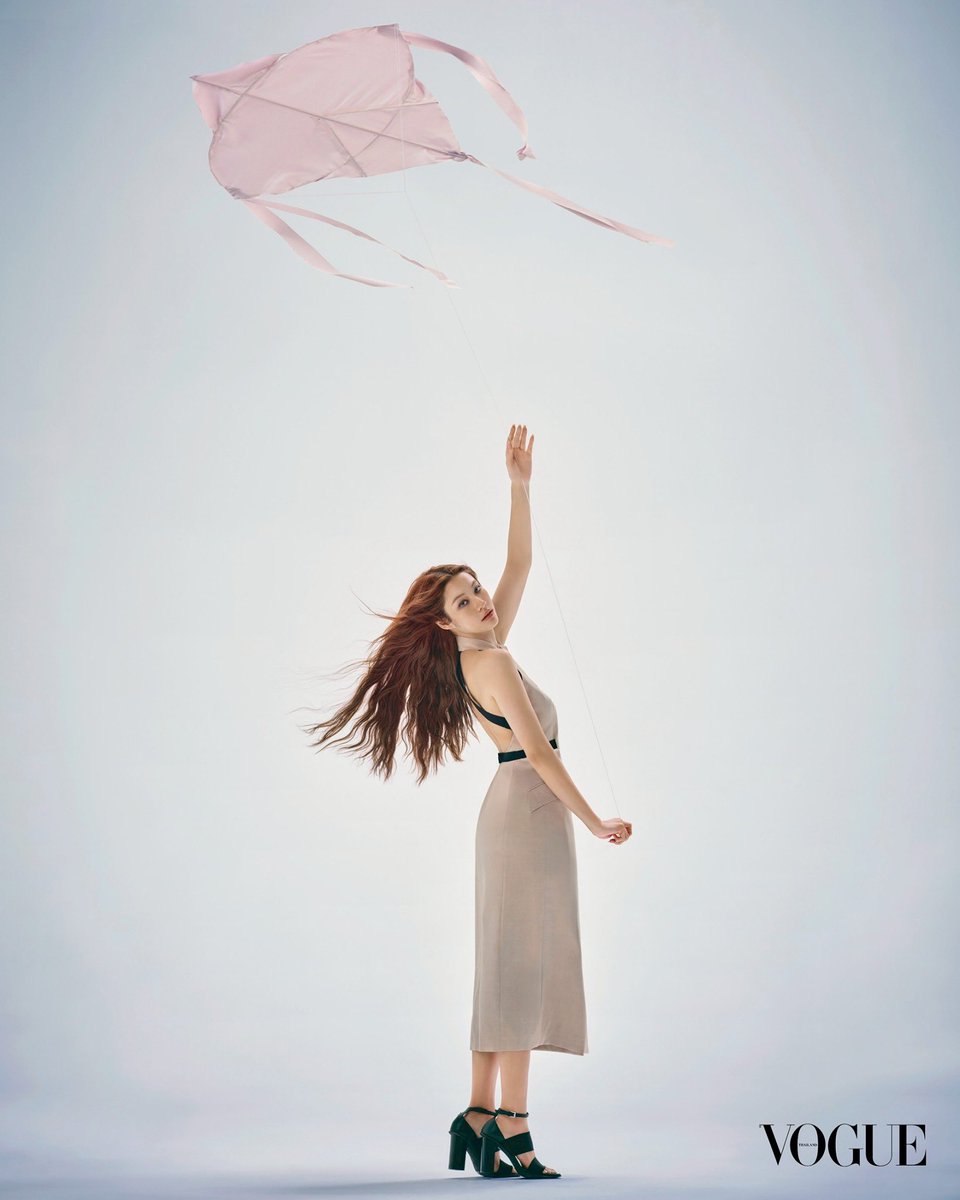 Vogue Thailand tweet media