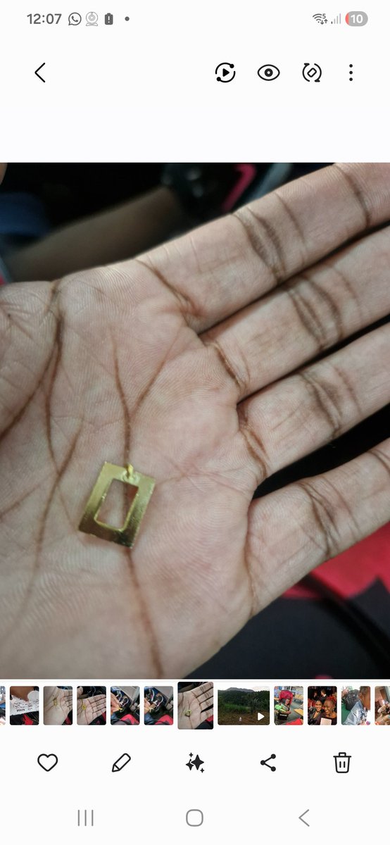 CommsyDebs's tweet photo. @British_Airways Disappointed and disgusted! Jabbed in the thigh by a pin wedged in the seatbelt by another passenger! 6 weeks of silence and no investigation #ClubMember https://t.co/yhGepxawDc