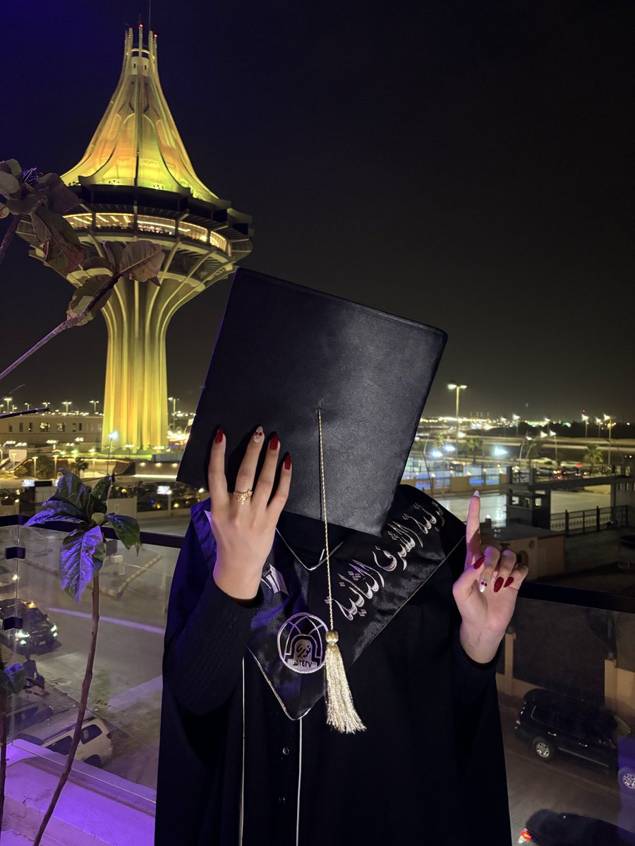 x_rawanz_'s tweet photo. من شمال الخرج إلى شمال الرياض وزحمتها هذا الطريق شهد مُعاناة طبيبه من الجيل الأول اخيراً طاح الهم وصعوبة الموازنة بين الأحباب والطموح وشيلة هم الخط ٧ سنين الحمدلله الحمدالله الحمدلله يارب):فالفضل فضل الله لا فضل الكفّاح🥹❤️السنه الثامنه سنة الإمتياز بالخرج عند الأحباب باذن الله!! https://t.co/iZbMC52Wu7