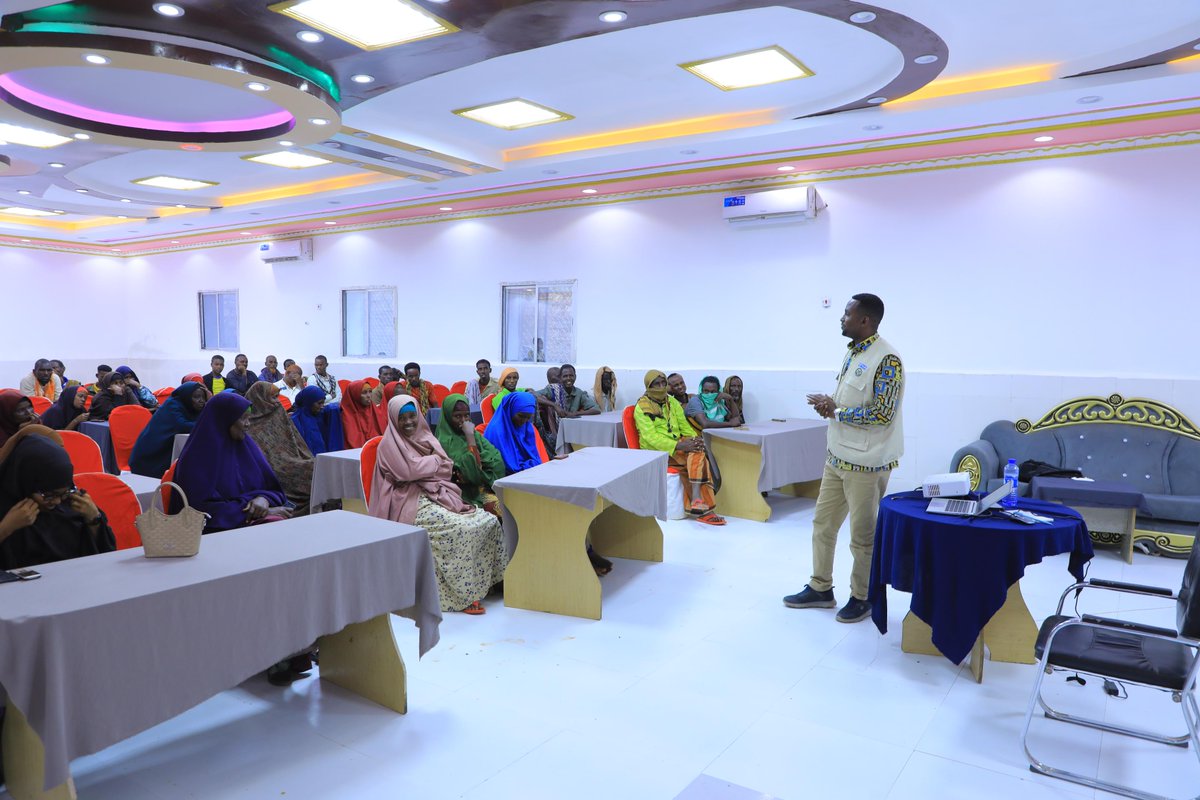 reado_org's tweet photo. We conducted a community mobilization meeting in Baidoa focusing on the enrollment of newly displaced learners into the Accelerated Basic Education (ABE) program under the @eu_echo funded Education in Emergencies (EiE) project, implemented in partnership with @PlanGlobal . https://t.co/nQDGyhJwOz