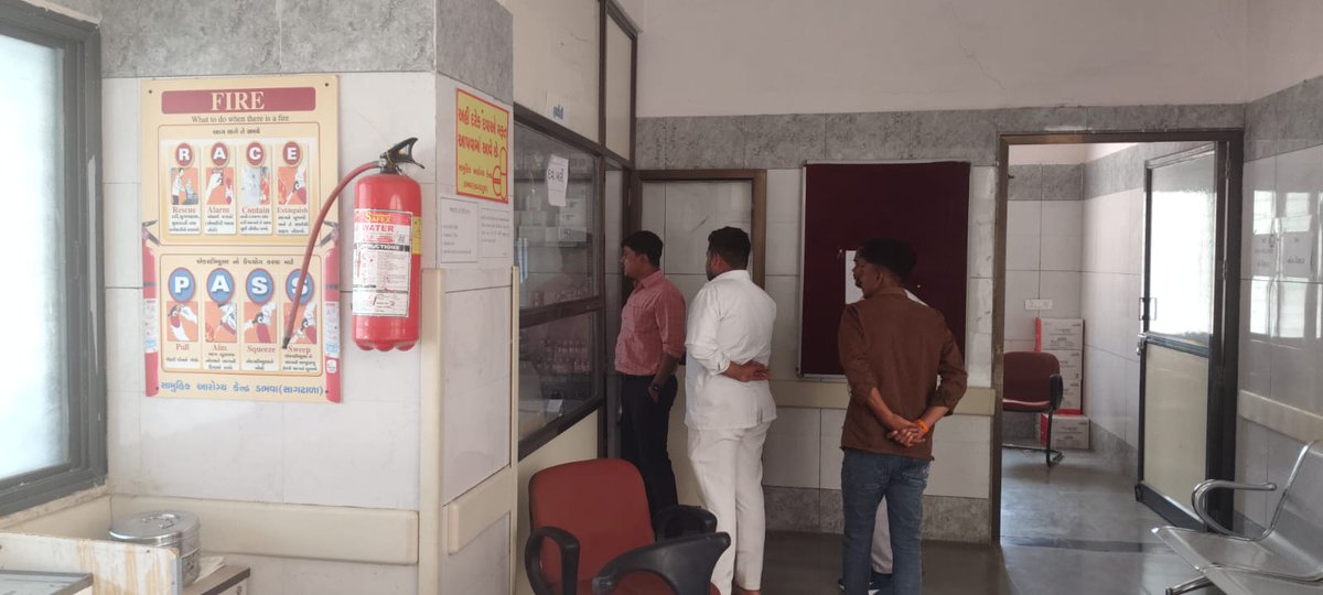 office_sdm's tweet photo. ગ્રામ પ્રવાસ અંતર્ગત સામુહિક આરોગ્ય કેન્દ્ર , ડભવા (સાગટાળા )ની મુલાકાત લીધી. ગ્રામજનોને અપાતી આરોગ્ય સેવાઓ ઝડપથી તથા ગુણવત્તાયુક્ત આપવામાં આવે તે માટે મેડિકલ ઓફિસરશ્રીને જરૂરી તાકીદ કરી..

@CollectorDahod @DahodDdo @cdhodahod https://t.co/A2IgAj5LPR