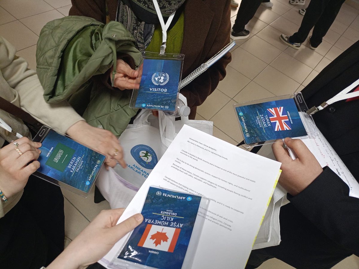 pursaklarfsb's tweet photo. Pursaklar Anadolu İmam Hatip Lisesi öğrencilerimiz APFLMUN26 organizasyonunda okulumuzu başarıyla temsil etti. Küresel sorunlara çözüm aranan komitelerde aktif rol alarak İngilizce hitabet ve müzakere becerilerini ortaya koydular. Emeği geçen öğrencilerimize teşekkür ederiz. https://t.co/vK8M3NrMqR