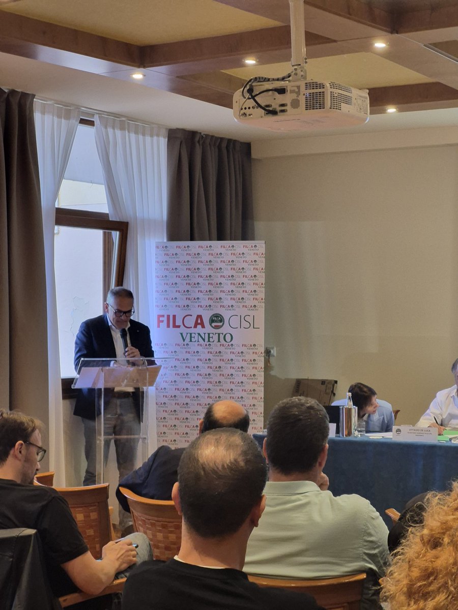 Filcacislpdro's tweet photo. Oggi al CG Filca Cisl Veneto affrontando il tema "geopoliticadelle materie prime" con gli interventi della #FondazioneCorrazin e dell'economista @sabella_oikos, e del SG Paglini della @UsrVeneto con la chiusura della giornata del SG De Luca @ottavio05 
@FilcaCisl 
@FilcaVeneto https://t.co/xyqL4XBQ63