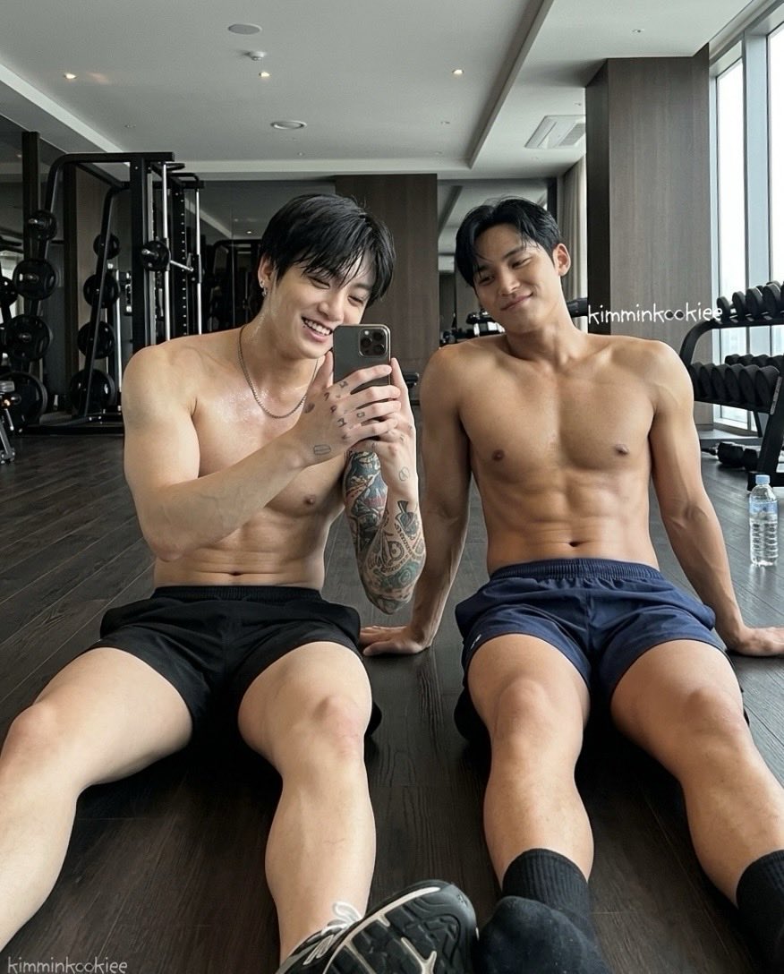 kimminkookiee's tweet photo. 우리 남친들 위해 운동하는 중 https://t.co/oMNz5UShiW